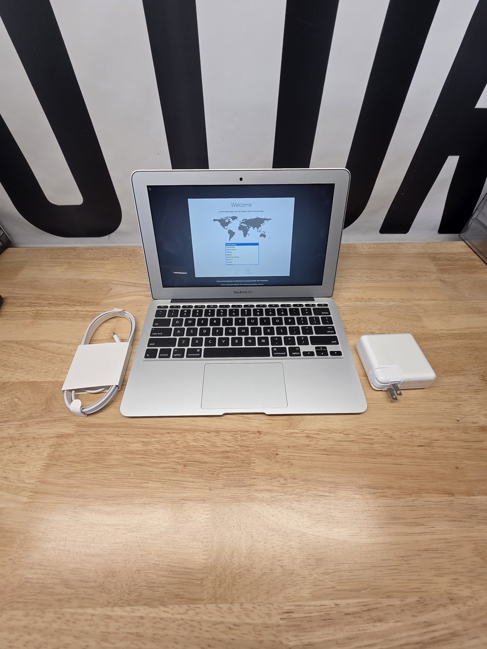 Apple Macbook Air 11" MJVM2LL/A (2015) WIFI 4GB 128GB SSD (REFURBISHED)